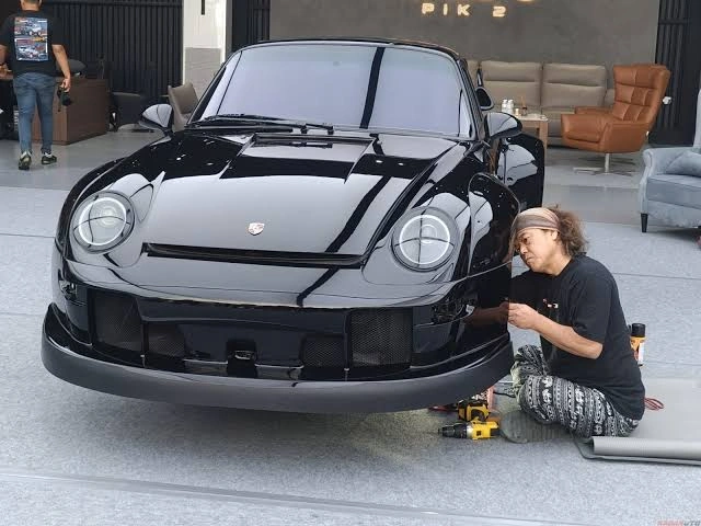 akira-nakai-porsche-rolling-art